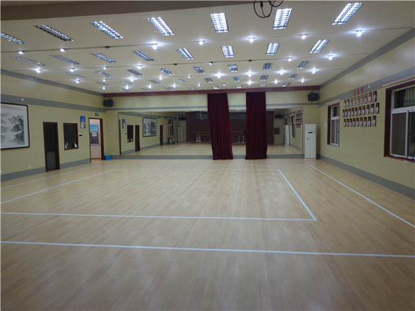 6深木纹 68188 运动地板 羊坊店中心小学.jpg